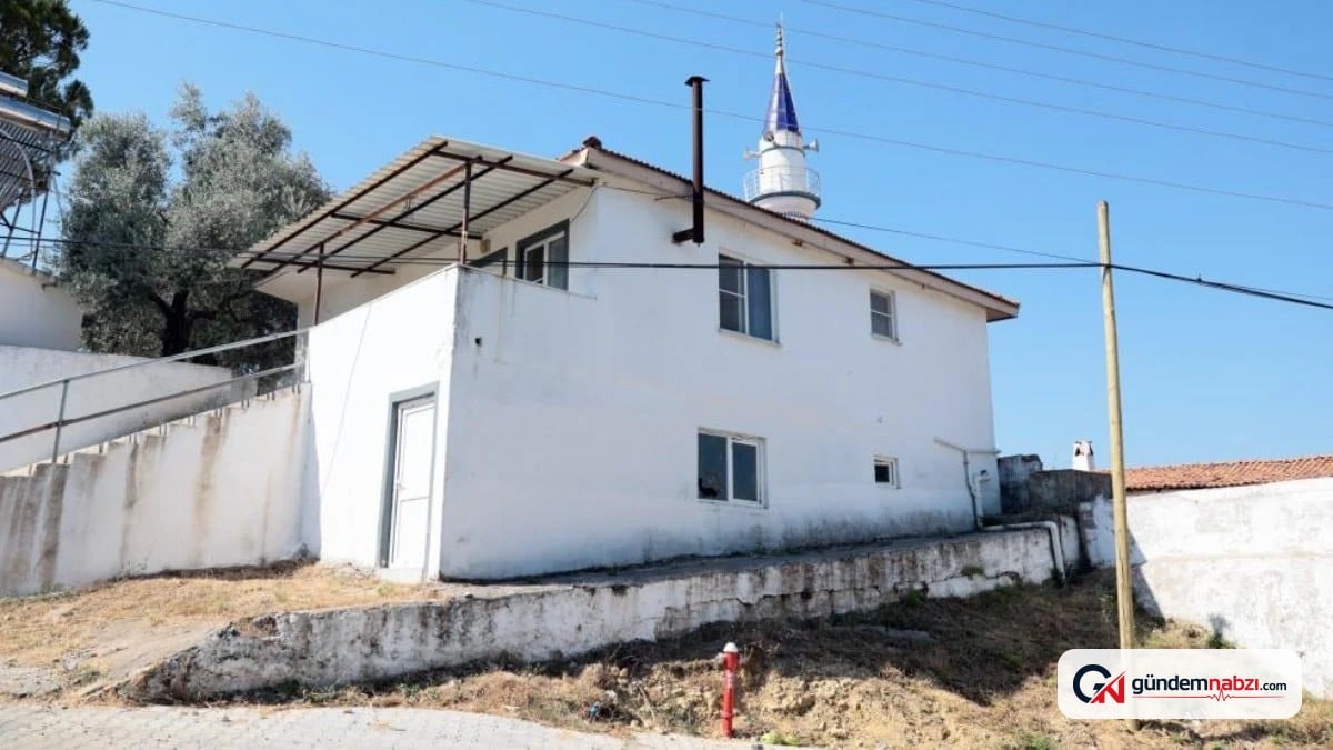 Muğla'da İmamın lojmanından tonlarca çöp çıktı