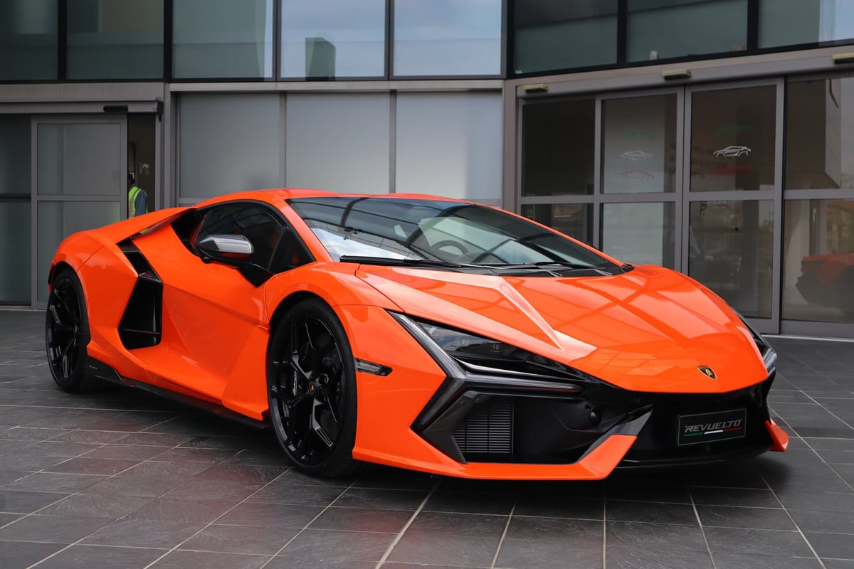 Lamborghini, Revuelto ile Miura'nın 60. yılına özel model sunuyor