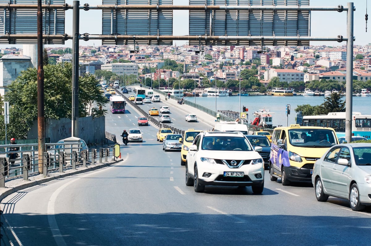 İstanbul'da bazı yollar gece saatlerinde trafiğe kapatılacak