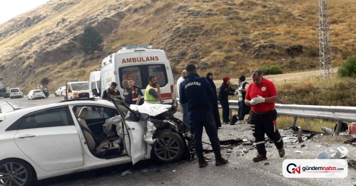 Sivas İmranlı'da trafik kazası: Minibüs ile otomobil çarpıştı, 11 kişi yaralandı