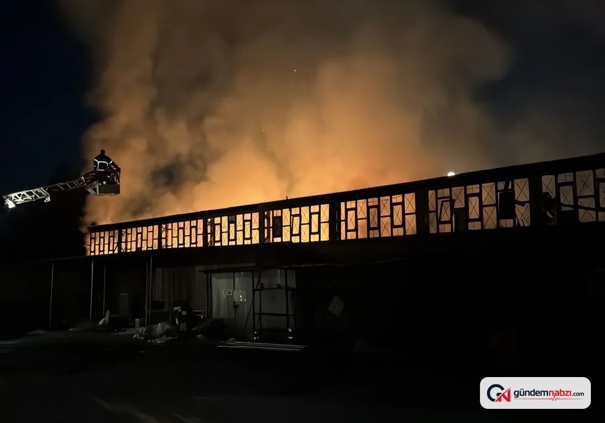 Erzincan'da mobilya imalathanesinde yangın çıktı