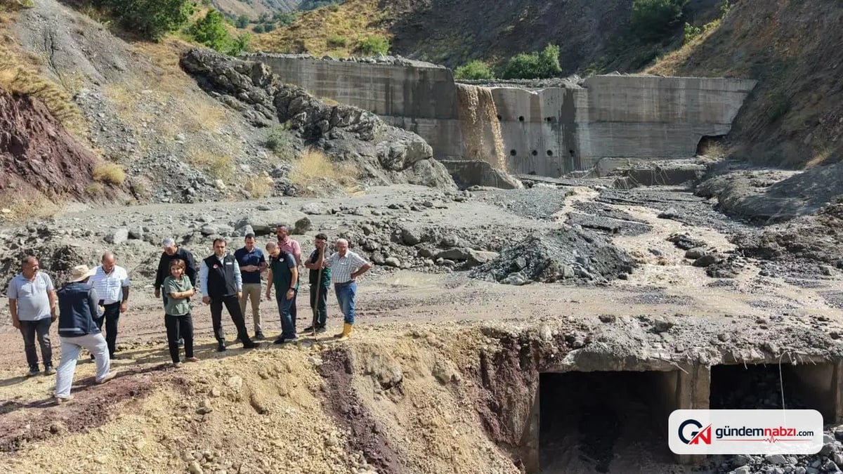 Tunceli'de şiddetli sağanak köy yollarında hasara yol açtı