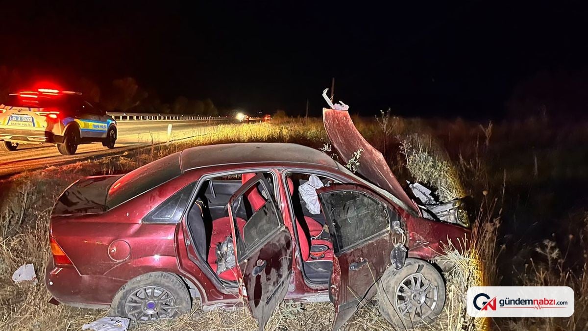 Manisa'da otomobil şarampole devrildi: 2'si ağır 3 yaralı