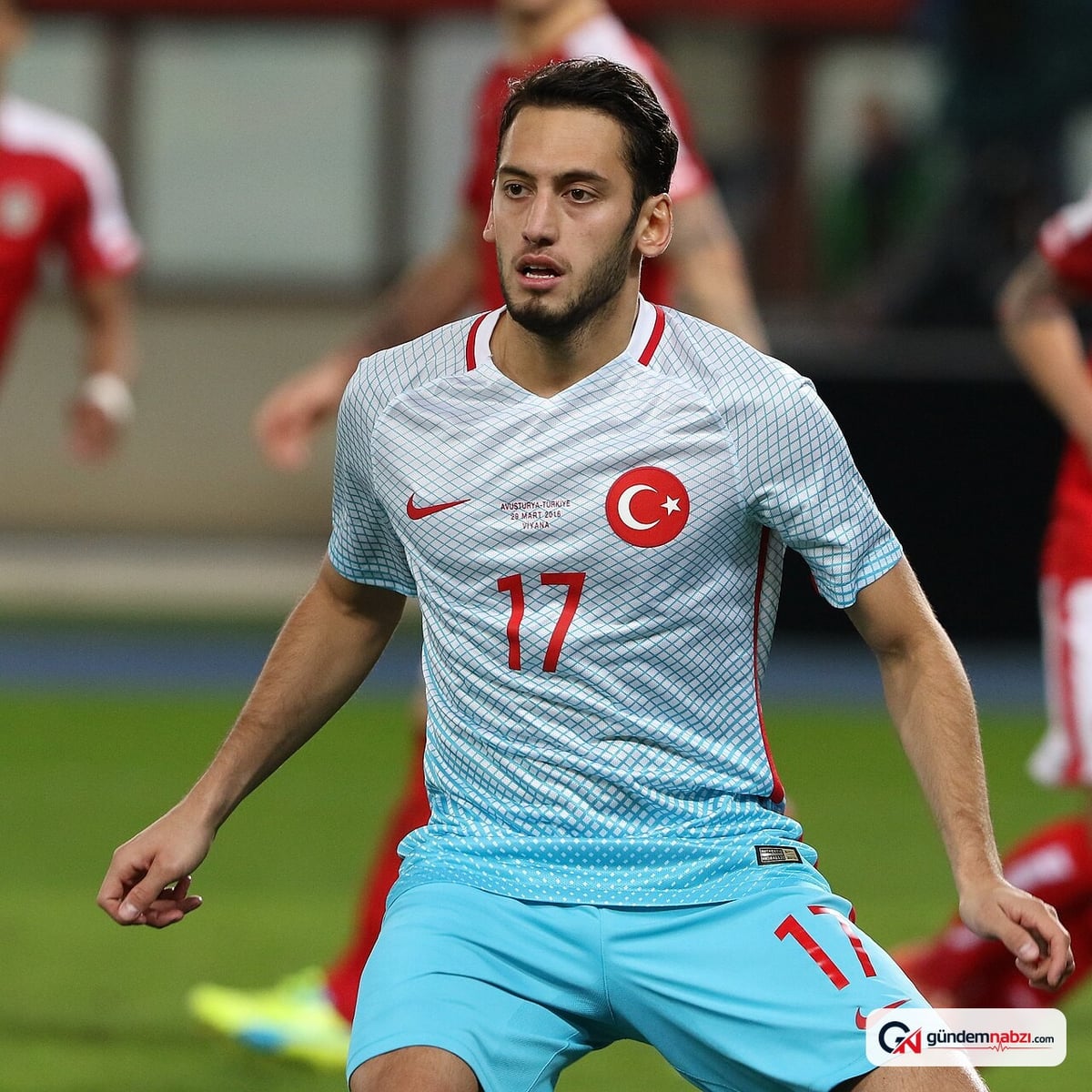 Fenerbahçe'den Hakan Çalhanoğlu ve menajeri için İtalya'da temas hamlesi