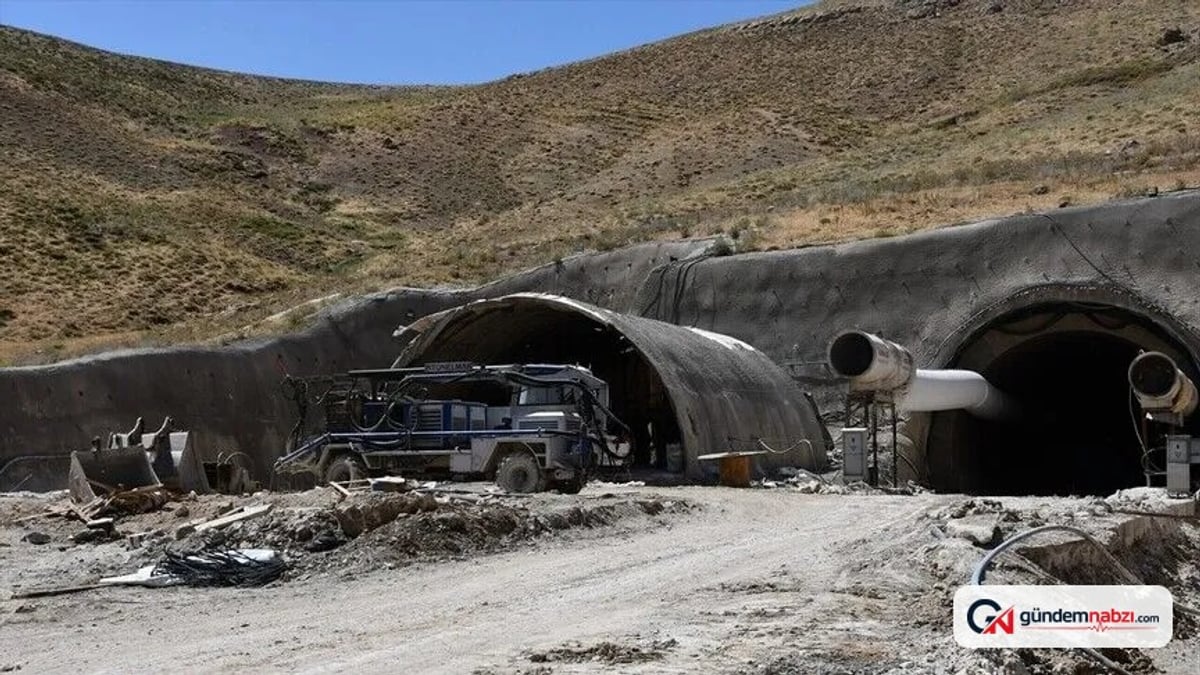 Hakkari'de T-2 Tüneli çalışmaları devam ediyor
