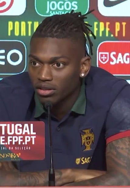 Rafael Leao, transfer teklifleri gelmeyince Milan'da kalmaya hazırlanıyor