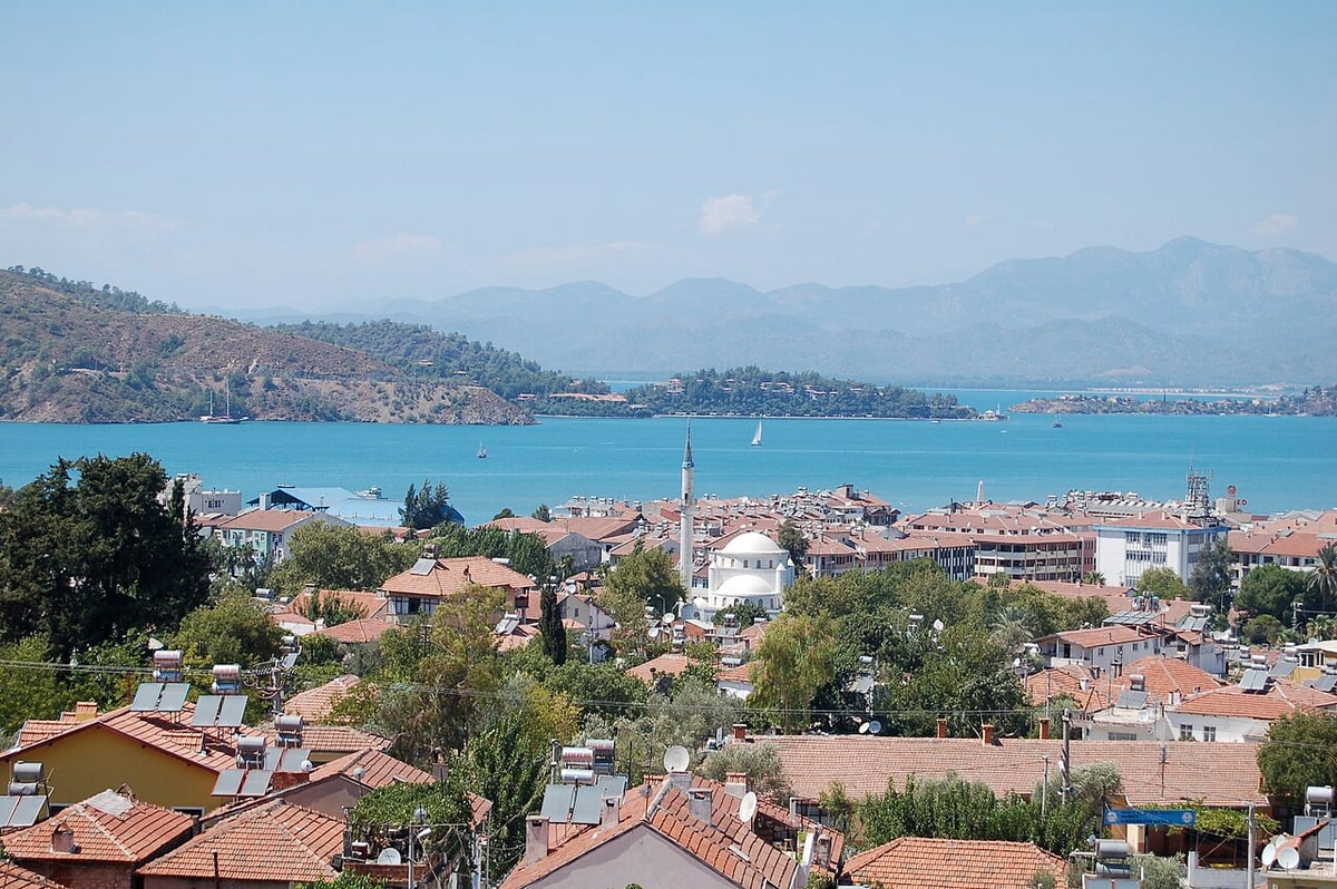 Muğla'da 6 metrelik duvardan düşen 2 kişi yaralandı