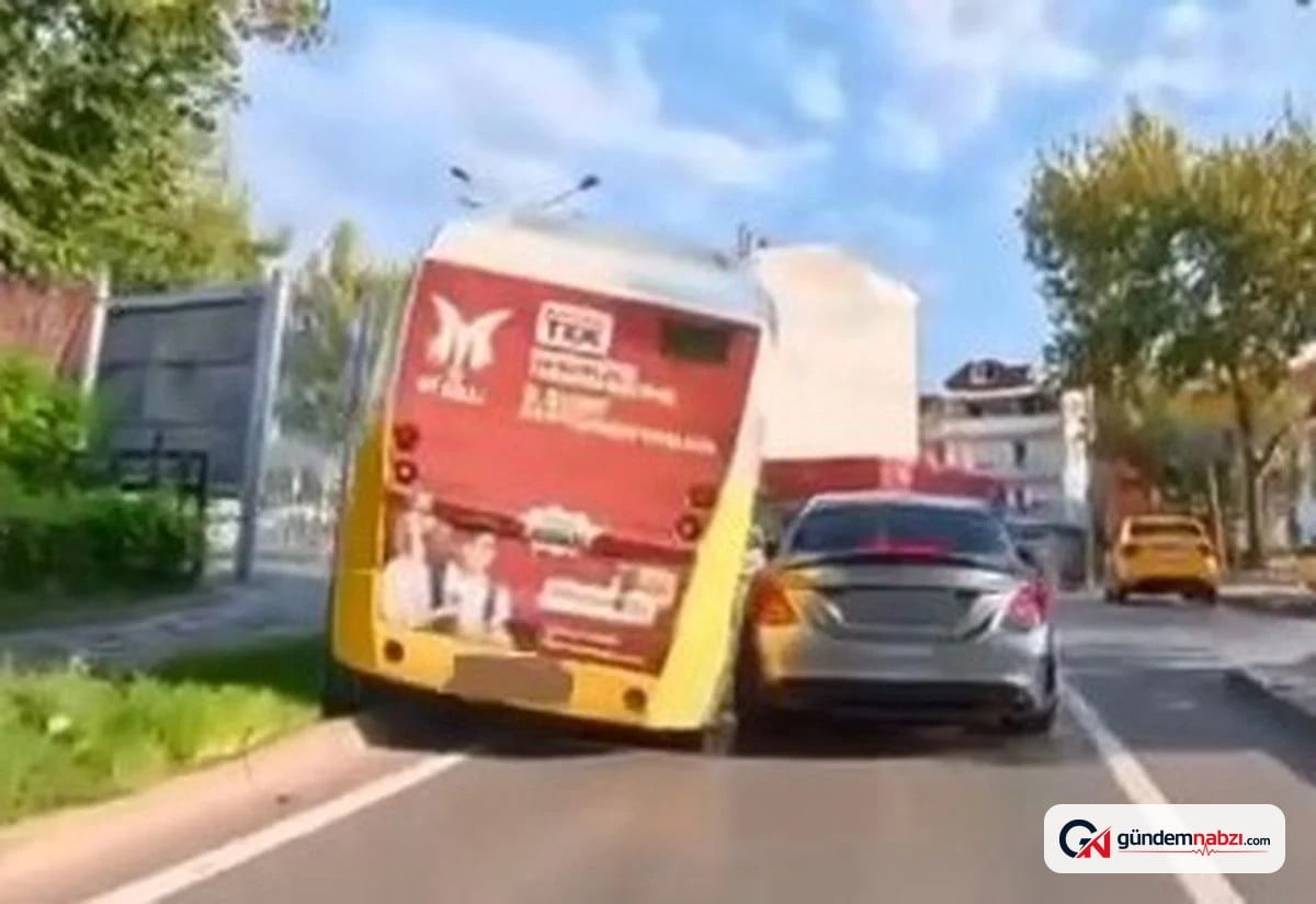 Bursa'da belediye minibüsü direğe çarptı