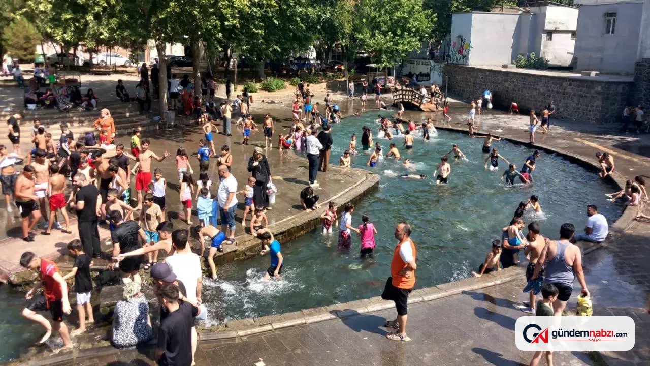 Diyarbakır'da süs havuzuna atlayan çocuklar çarpıştı