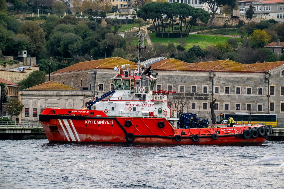 İstanbul Şile açıklarında arızalanan tekne kurtarıldı