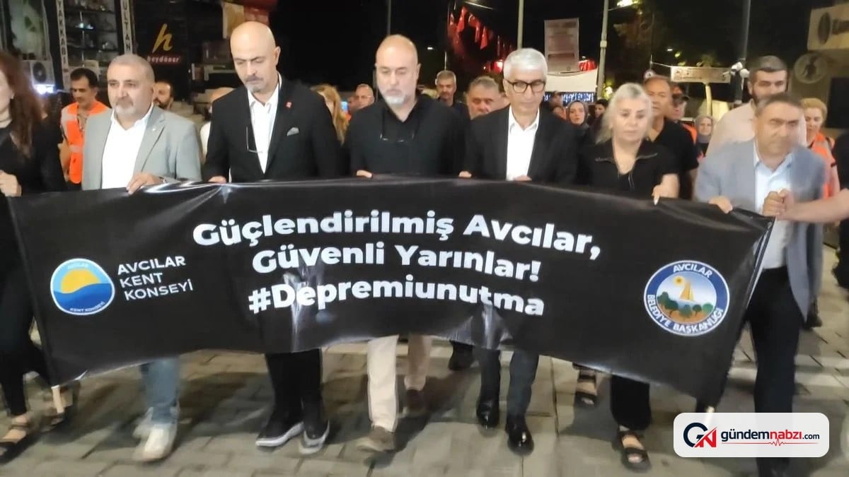 Avcılar'da 17 Ağustos depreminde hayatını kaybedenler anıldı