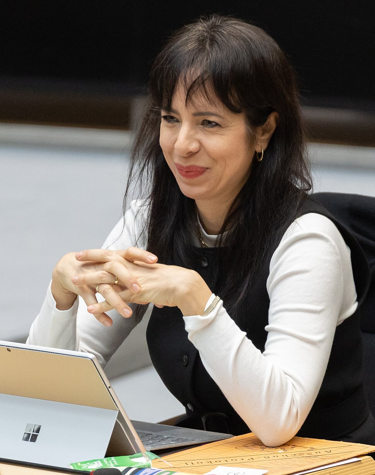 Berlin'de Türk asıllı Elif Eralp önde gidiyor