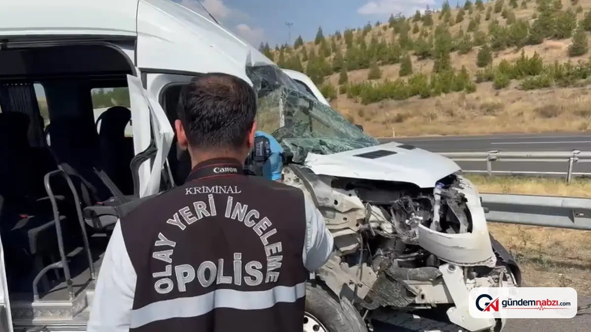 Ankara'da minibüs TIR'a çarptı, 7 yaralı