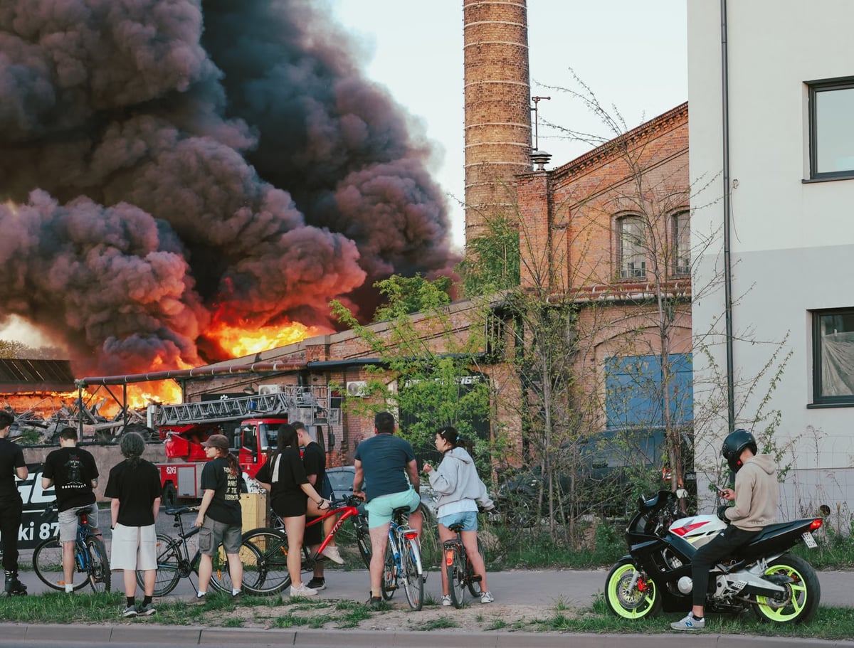 Lefkoşa'da sınır kapısı yakınında yangın çıktı