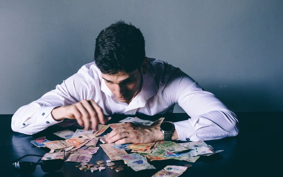 Genç erkeklerde borsa ve kumar alışkanlığı moral bozukluğunu artırıyor