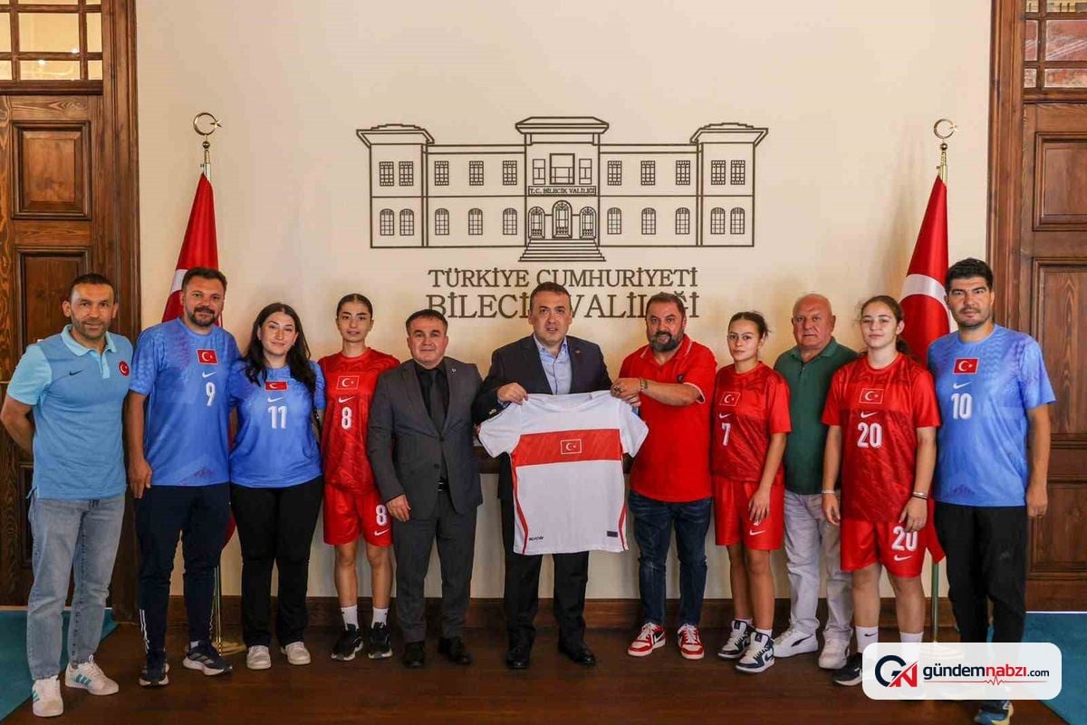 İşitme Engelliler Genç Kız Futsal milli takımı Bilecik'te kampa girdi