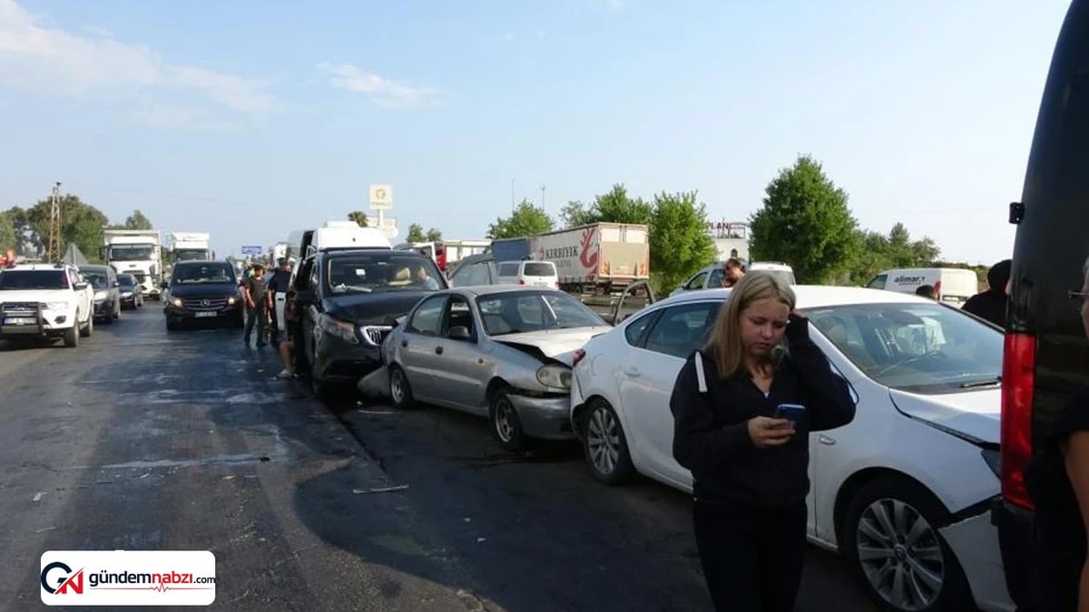 Antalya'da zincirleme kaza: 17 yaralı