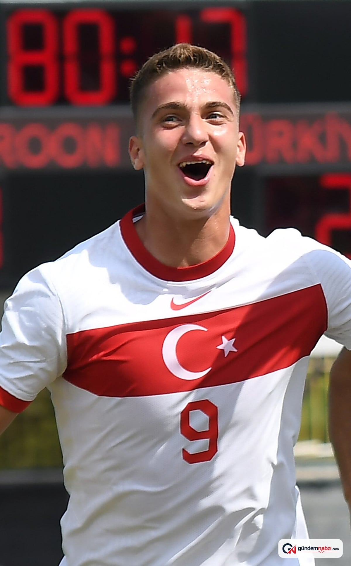 Milli futbolcu Bertuğ Yıldırım, baba oldu! Eşi Oriana ile mutluluğunu paylaştı