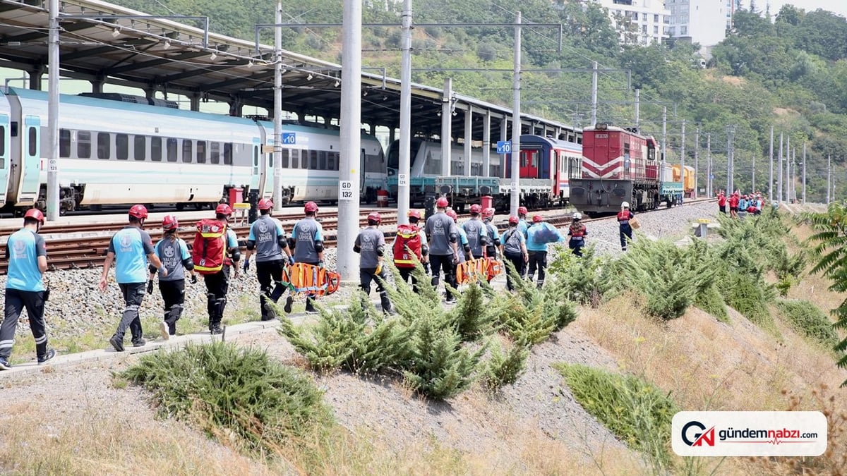 Kocaeli'de gerçeği aratmayan hızlı tren kazası tatbikatı