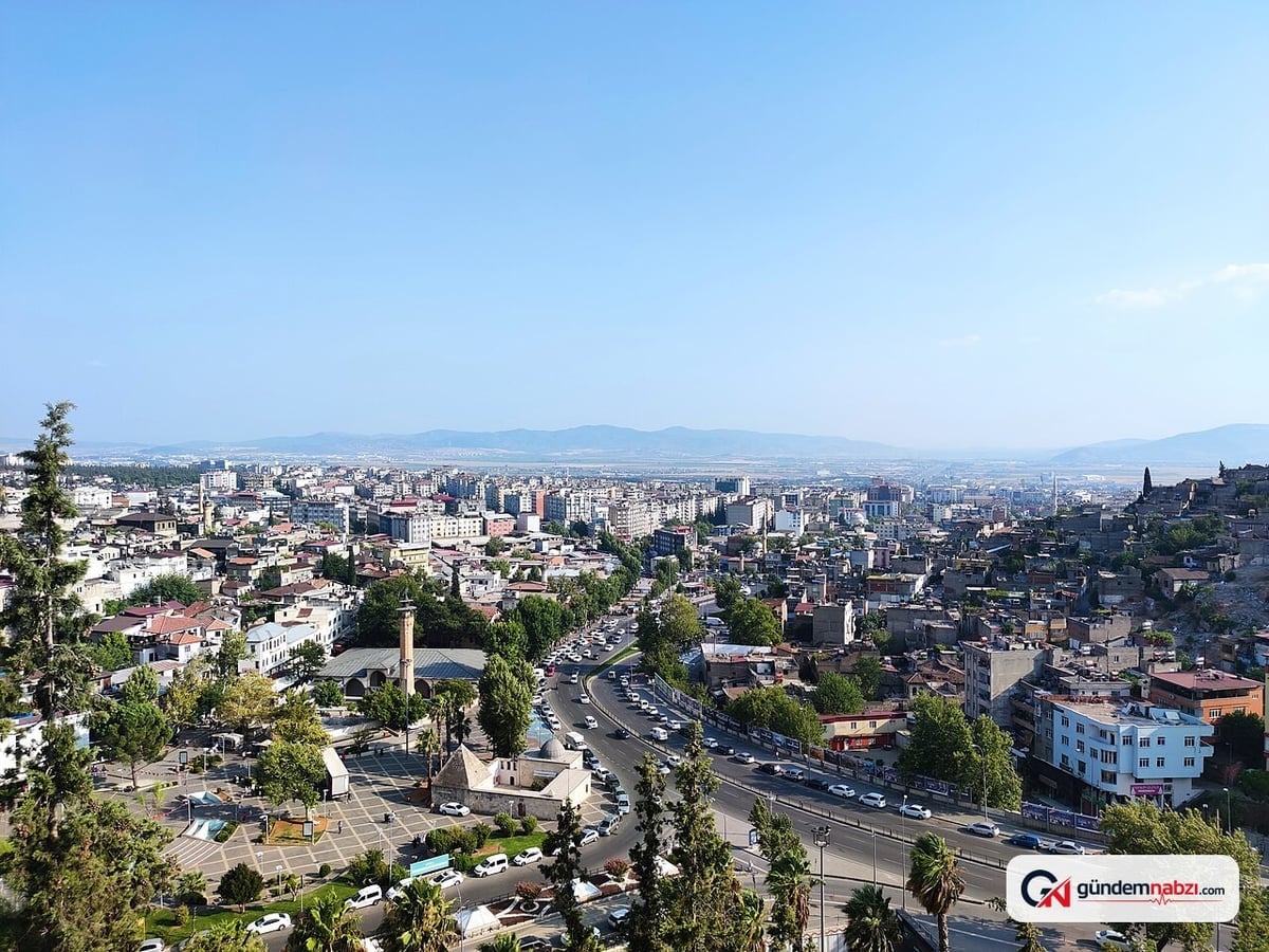 Kahramanmaraş'ta kaza yerine çarpan araç 4 kişiyi yaraladı