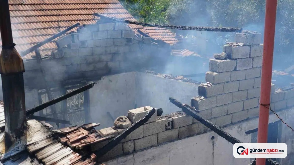 Antalya'da Müstakil ev yangın nedeniyle kullanılamaz hale geldi