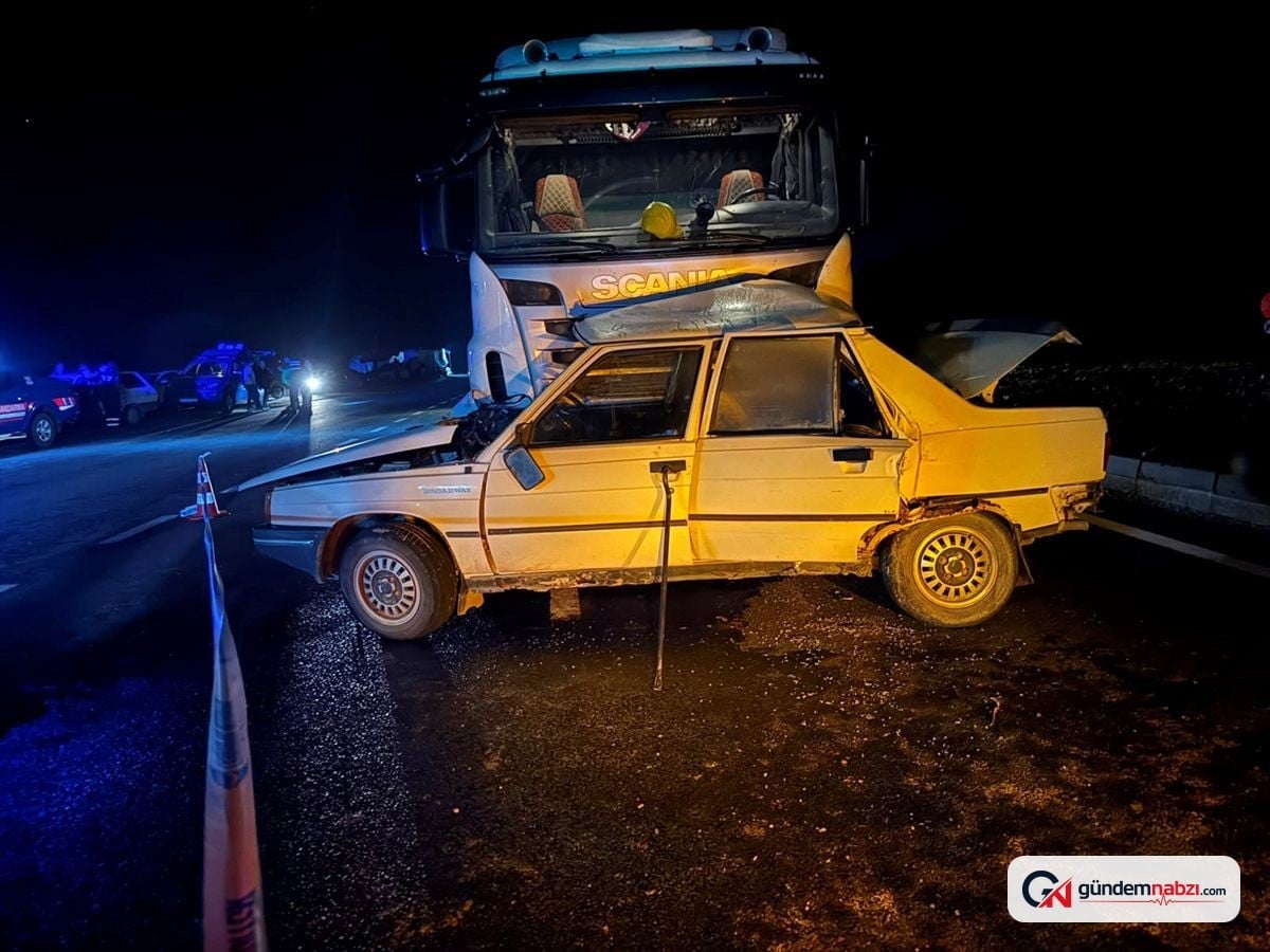 Kastamonu'da tır ile çarpışan otomobildeki 2 kişi hayatını kaybetti
