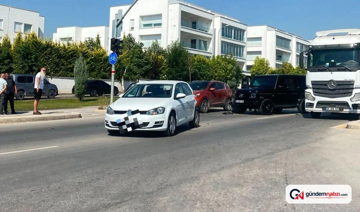 Eskişehir'de Lüks cip ve otomobil çarpıştı, maddi hasar meydana geldi
