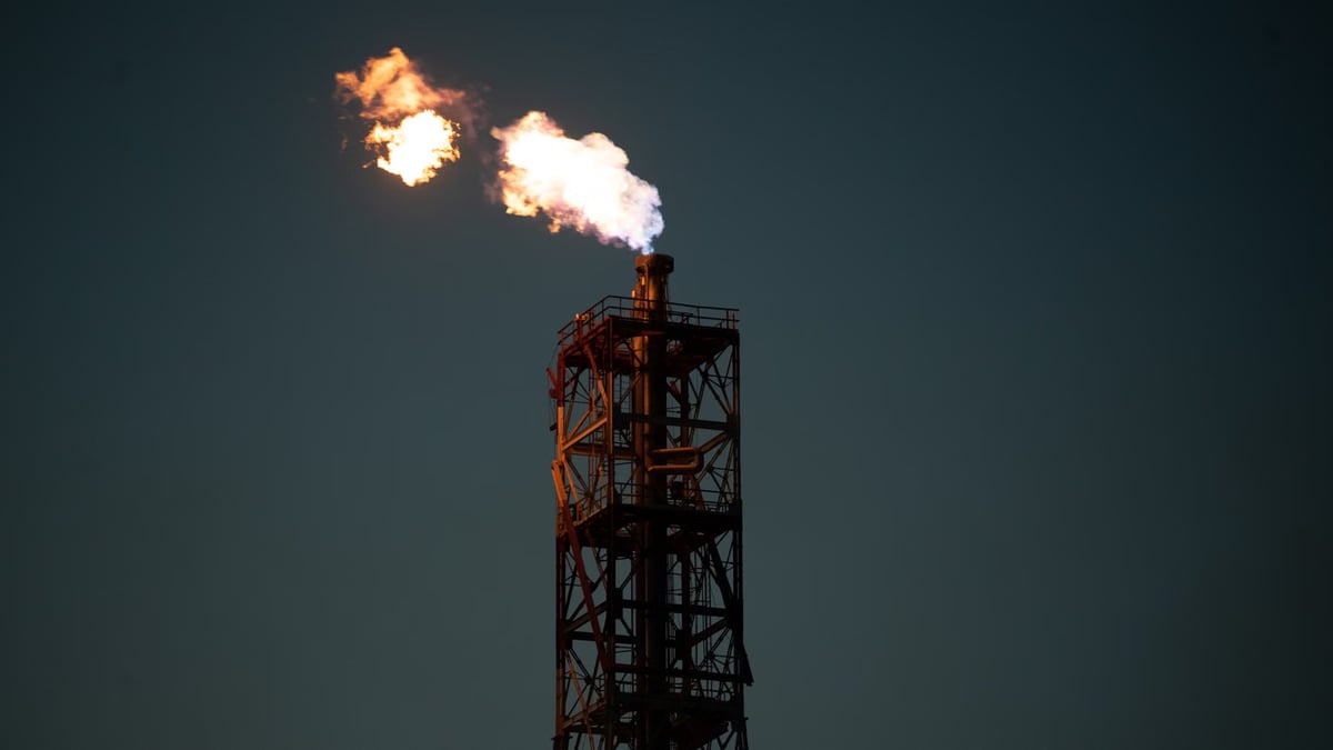 Irak'ta Baiji petrol kompleksinde yangın söndürüldü
