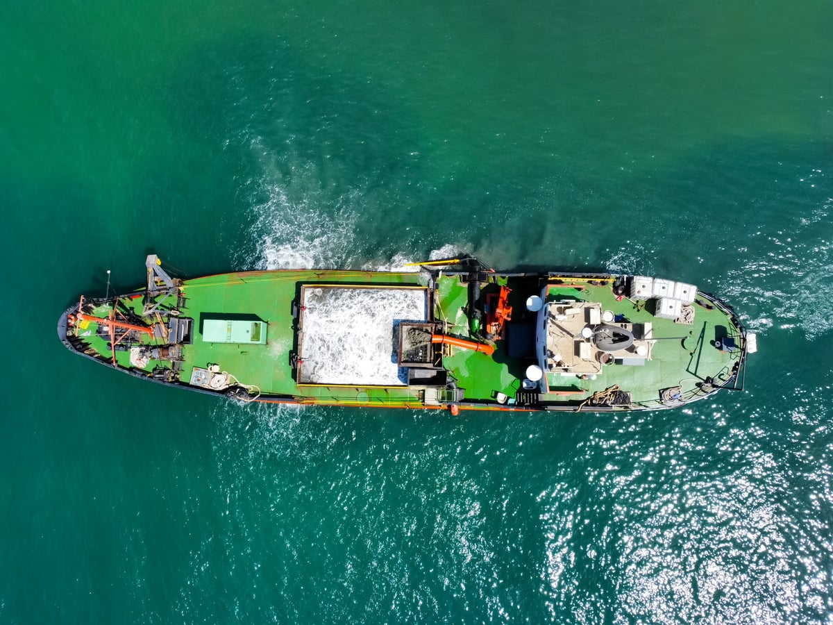 Karadeniz'de seyreden Ro-Pax gemisinin üzerinden dronlar geçti