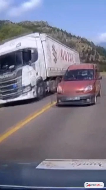 Ardahan'da hatalı sollama araç kamerasında görüntülendi