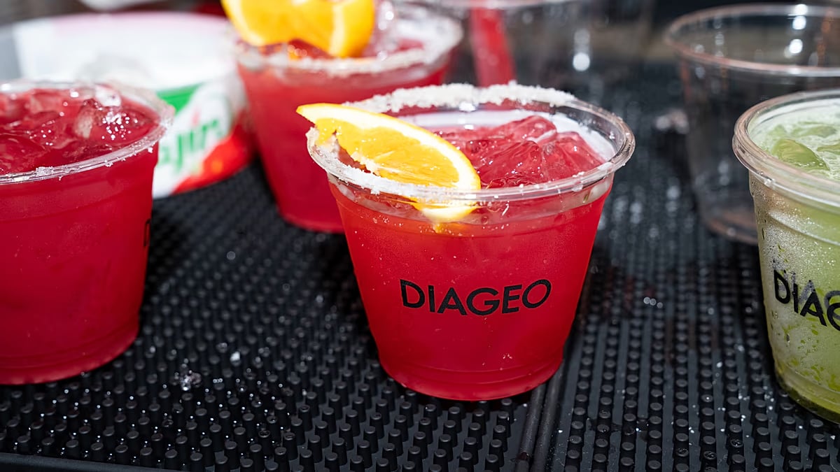 Diageo, büyüme yavaşlamasıyla başa çıkmak için 1 milyar dolarlık kesinti planı açıkladı