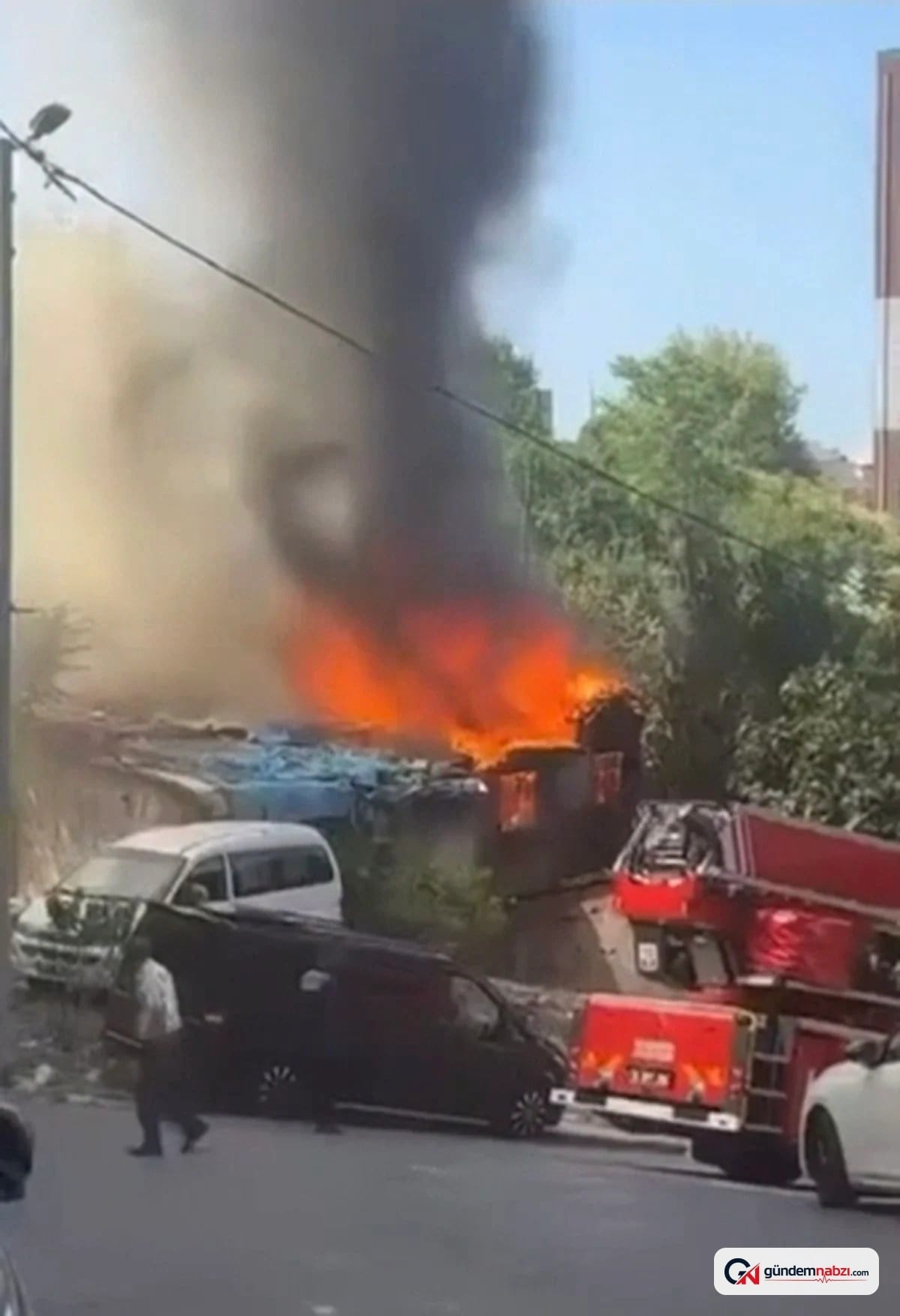 Gaziosmanpaşa'da gecekondu yangını