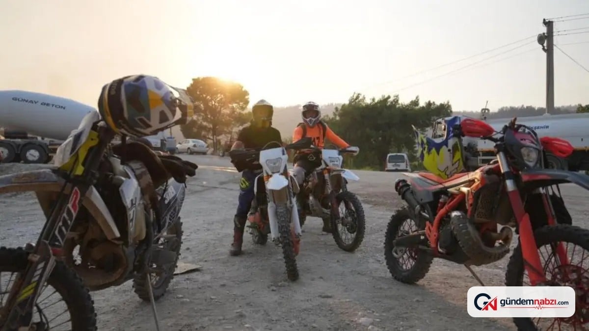 Motocross yarışçıları orman yangınında ateş savaşçılarına destek verdi