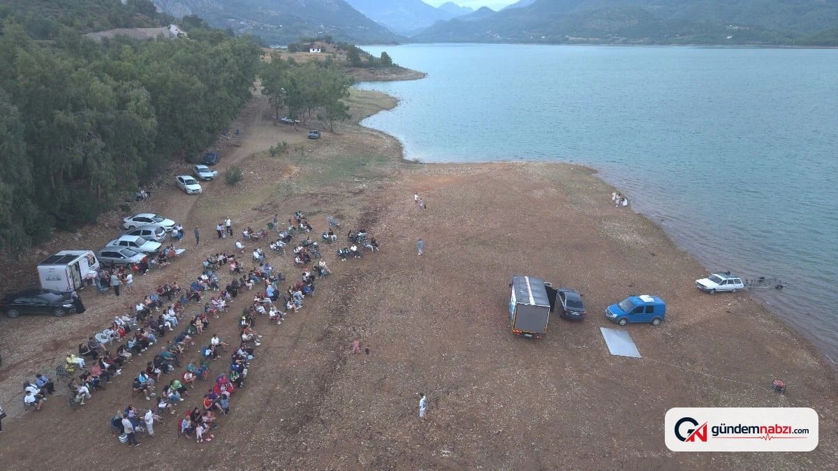 Adana Kozan'da açık hava sineması etkinliği düzenlendi