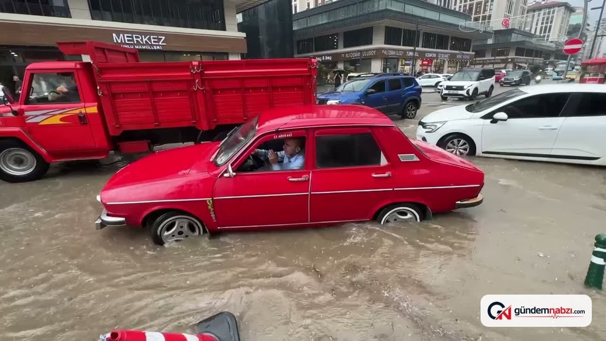 Şiddetli yağış Rize'de su baskınlarına neden oldu