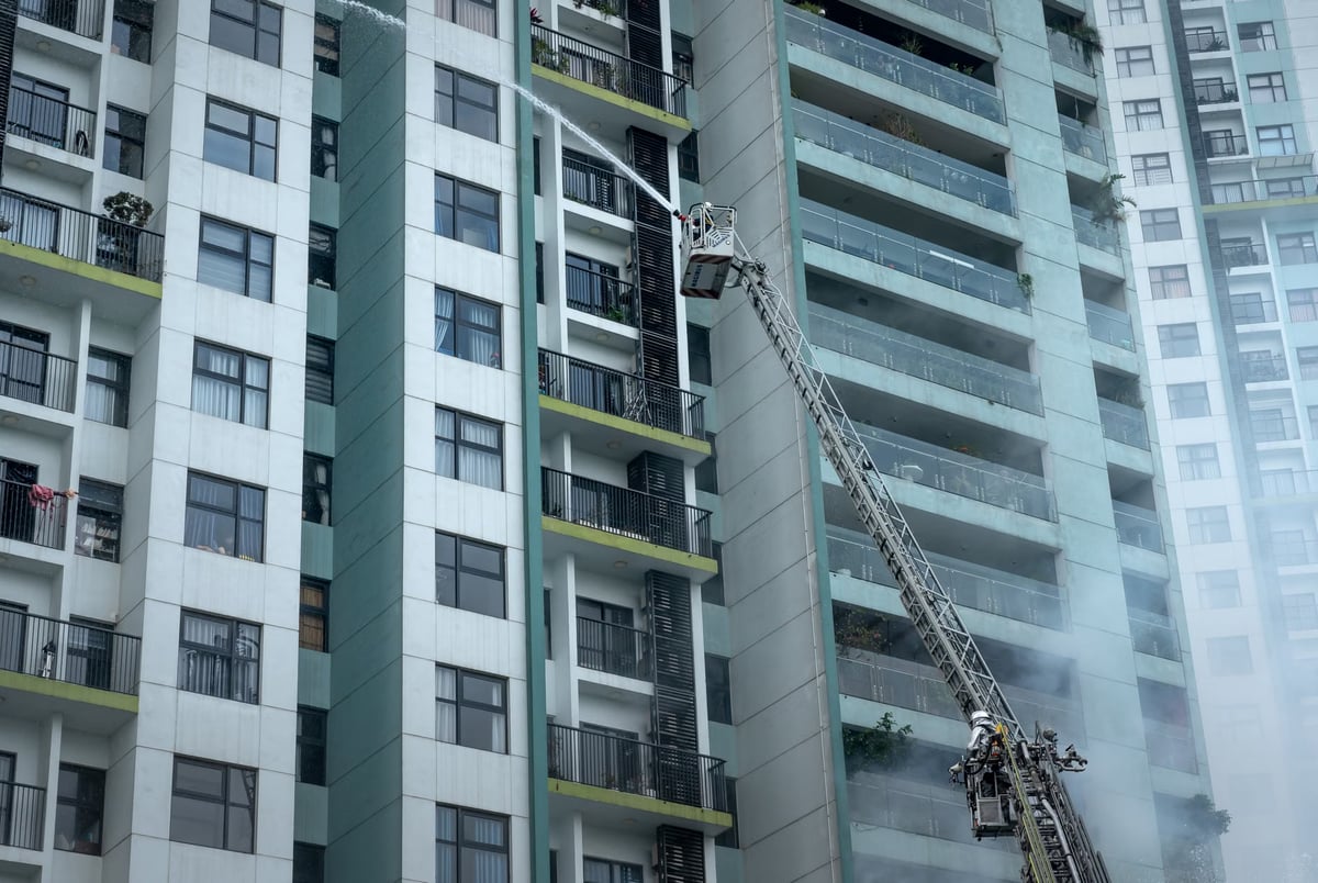 Antalya'da apartman dairesi yandı: 5 kişi hastaneye kaldırıldı