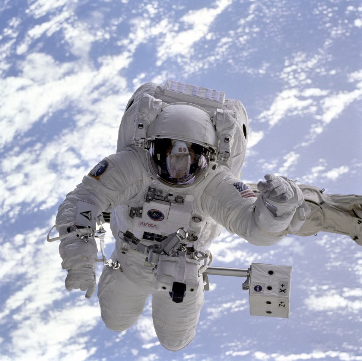 NASA astronotları Anil Menon ve Jessica Meir, uzay yürüyüşü gerçekleştirdi