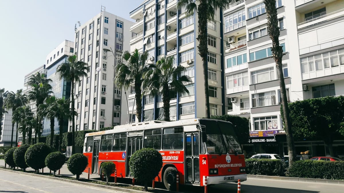 Adana'da kadını darbeden şüpheliye uzaklaştırma kararı alındı
