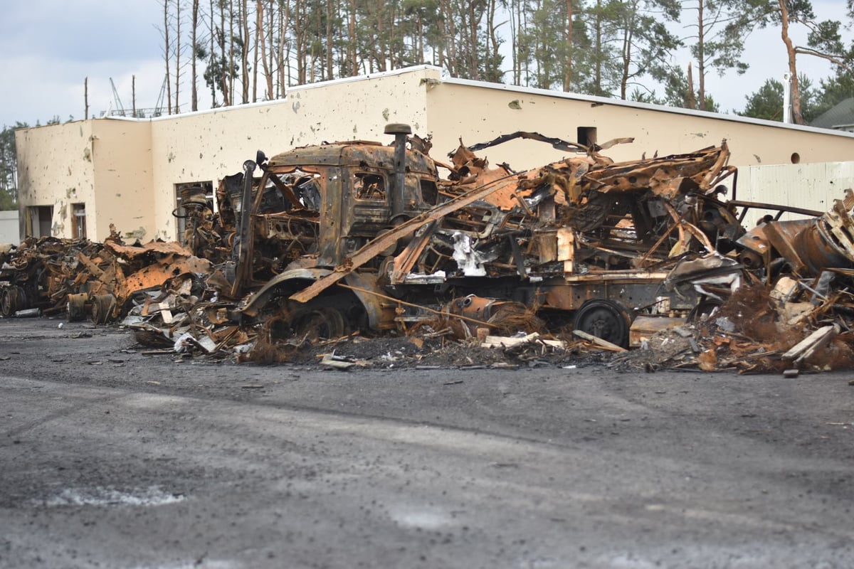 İsrail savaş uçakları Gazze'de ilaç deposunu bombaladı