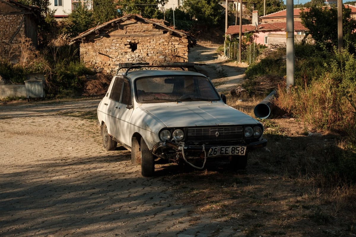 Tekirdağ'da alkollü sürücü, arızalanan otomobilini bırakıp uyudu