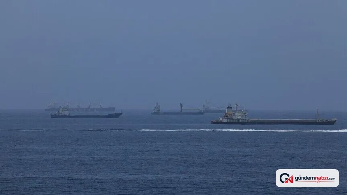 Umman açıklarında Hürmüz Boğazı'ndan geçen bir tanker vuruldu