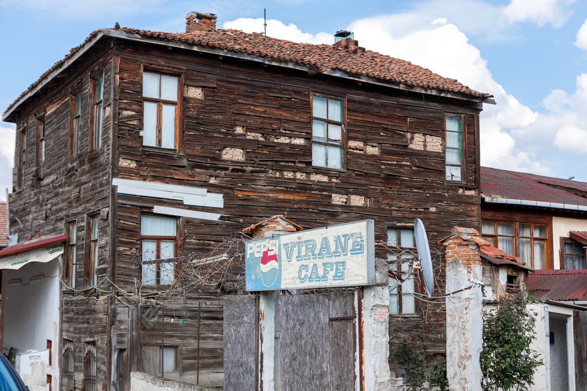 Odunpazarı'nda kafede çıkan yangında 5 kişi yaralandı