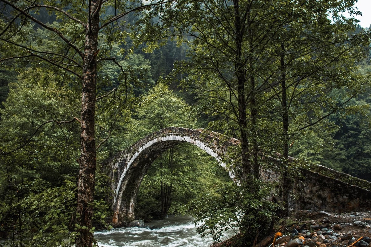 Tarihi Gediz Köprüsü yeniden trafiğe açıldı