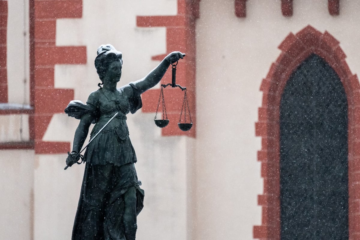 Adana'da uyuşturucu ticaretinden yargılanan sanığa 12,5 yıl hapis