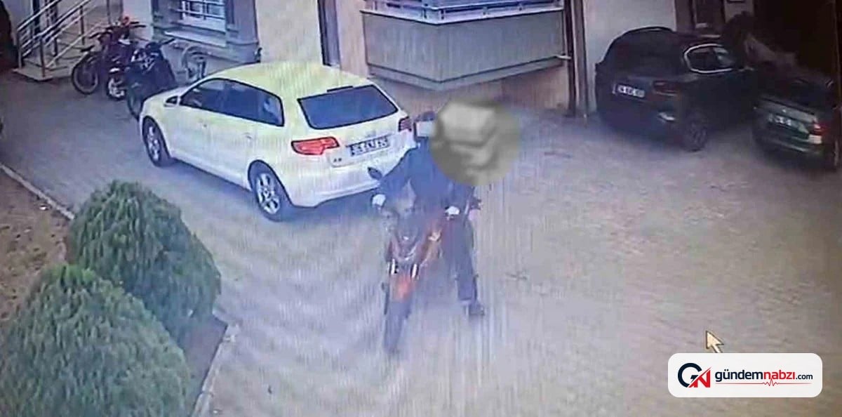 Serdivan'da kurye motosikleti kasklı hırsız tarafından çalındı