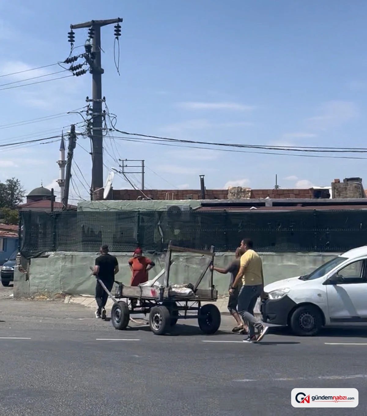 Tekirdağ Çorlu'da at arabası trafiğe daldı: 2 yaralı