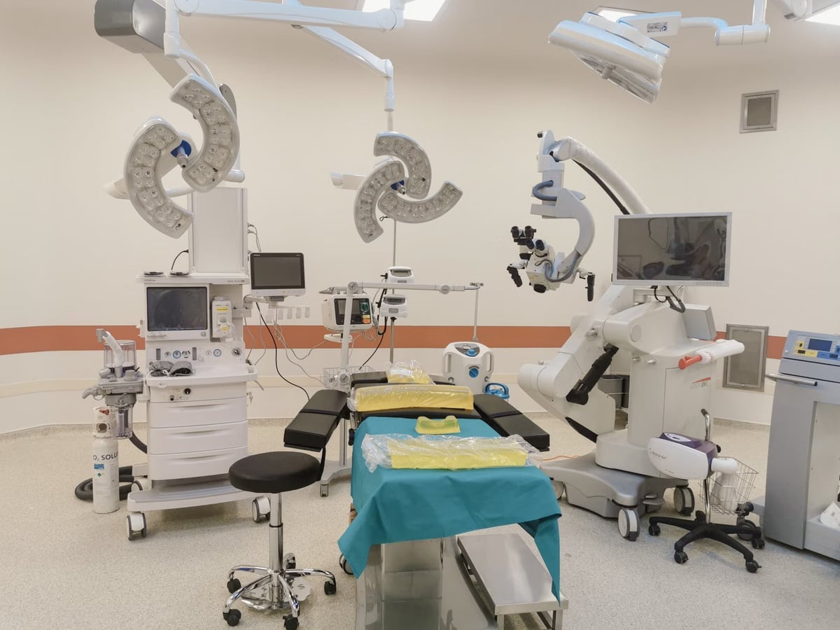 Robotik cerrahi ile yemek borusu kanseri ameliyatı canlı yayınlandı