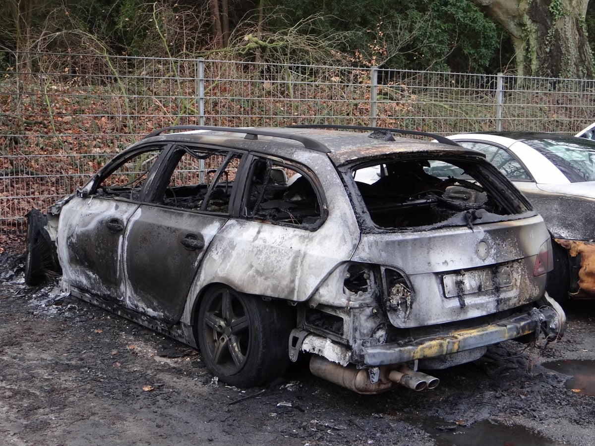 Isparta'da otoparktaki otomobilde patlama: 2 yaralı