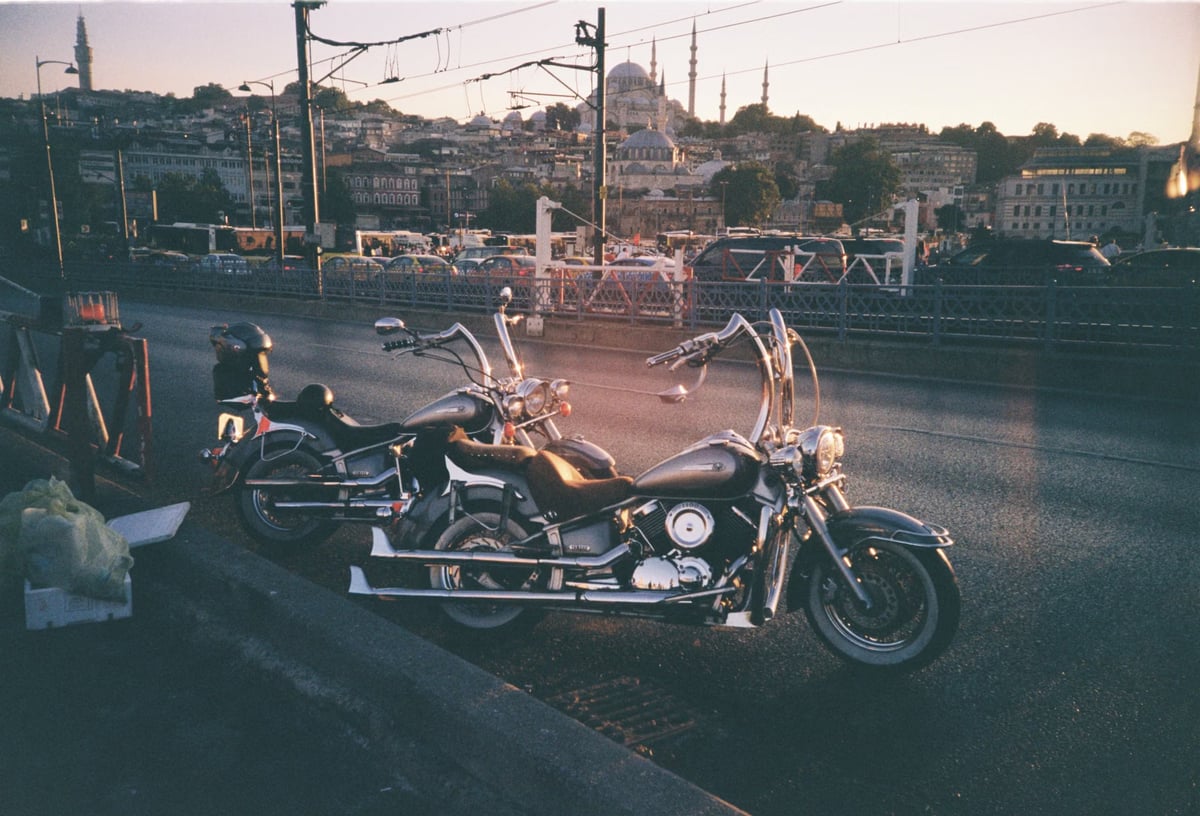 Motosikletli İçerik meraklısı cenaze sahipleri tarafından darbedildi
