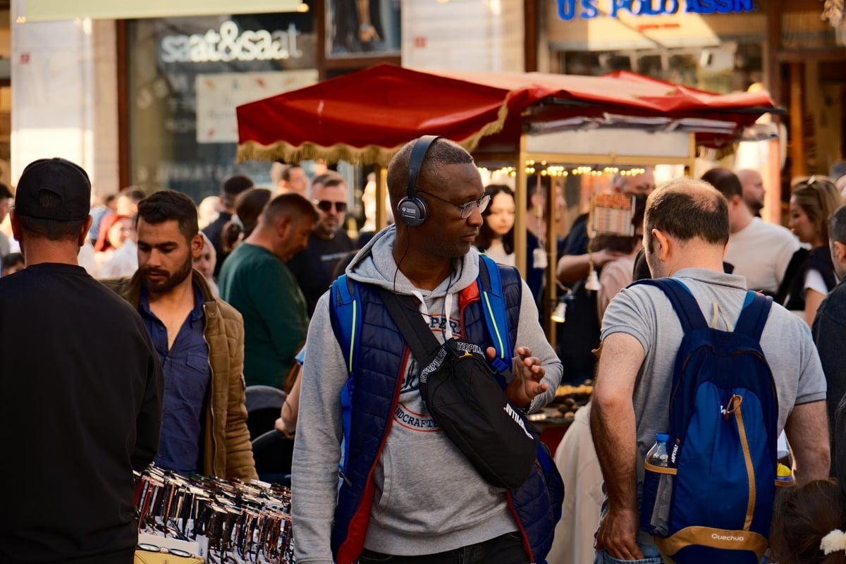 Alaçatı'da tatil yoğunluğu dorukta, sokaklarda yürümek zor